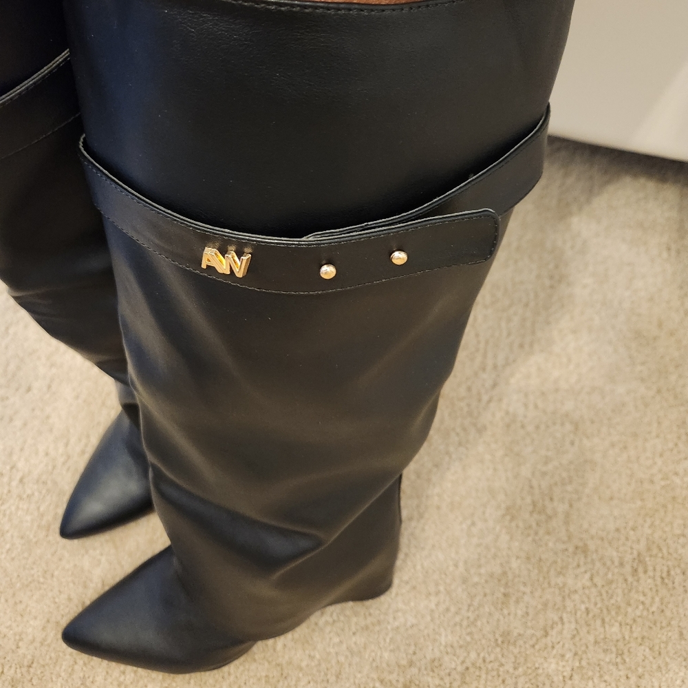 Alazlea Wang knee boots